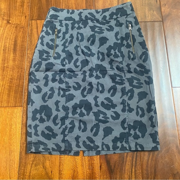 H&M Gray Leopard Print Pencil Skirt - Picture 1 of 5